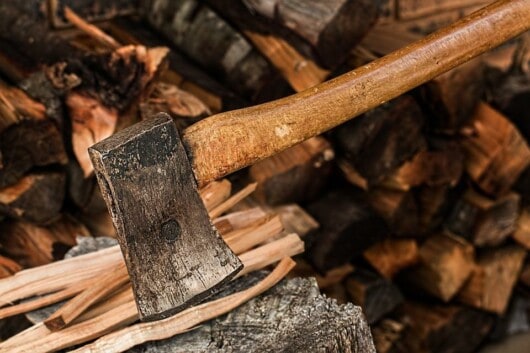 Log Splitter or Axe – Are Axes Obsolete? 5 Axe