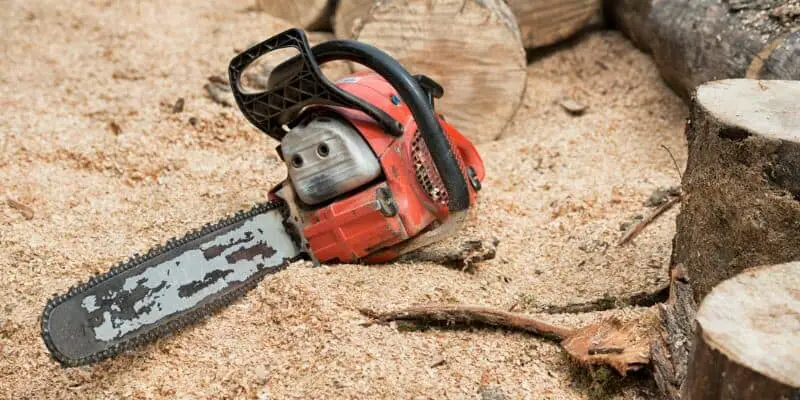 chainsaw dies when i give it gas