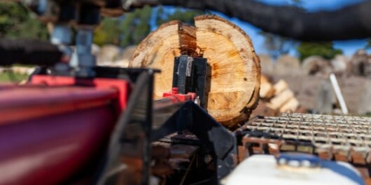 How To Do Maintenance On A Hydraulic Log Splitter 3 hydraulic log splitter splitting logs