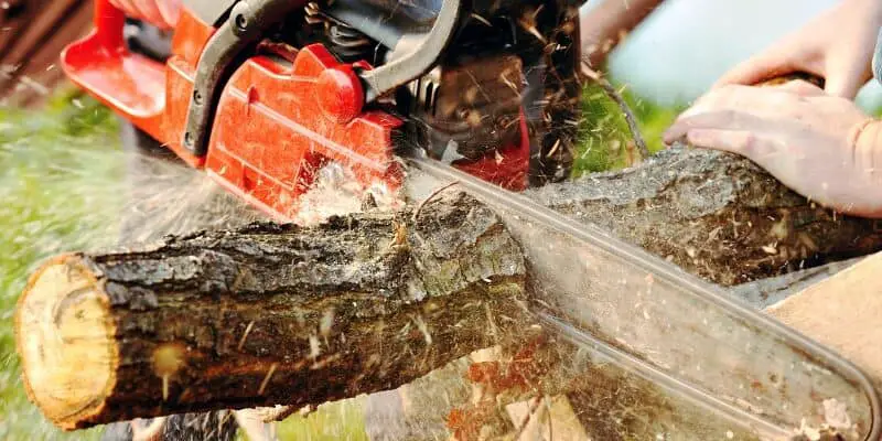 how to hold logs while cutting with chainsaw