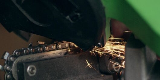 How To Sharpen Chainsaw With Grinder 3 sharpening chainsaw chain using a grinder
