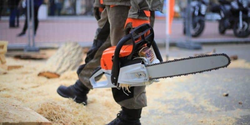 how to size chainsaw chaps