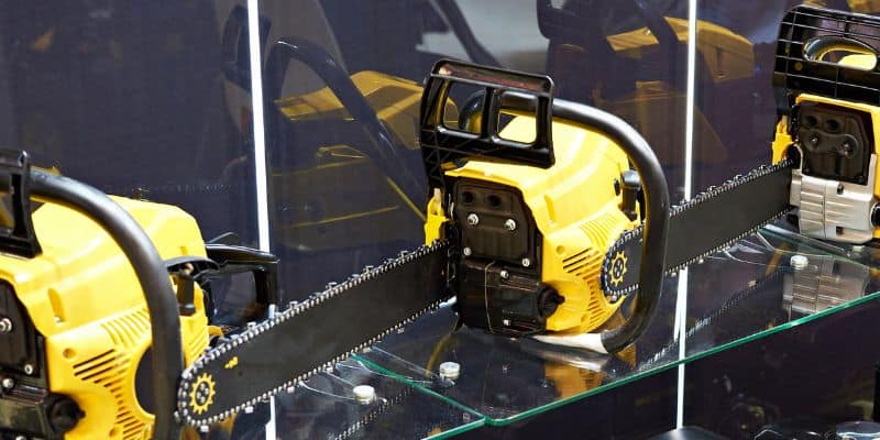 how to store chainsaw without oil leaking