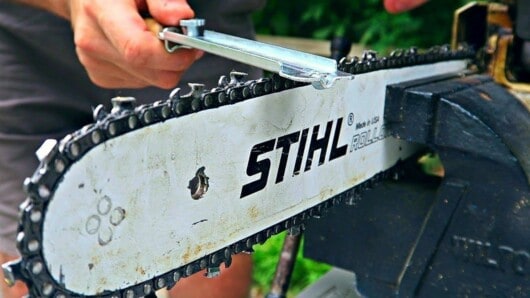 sharpening chainsaw chain with file